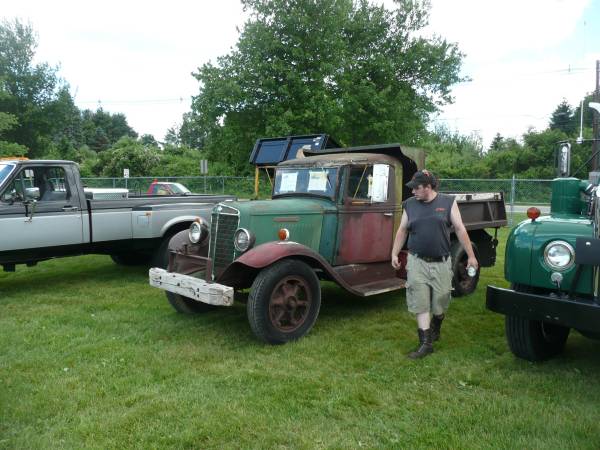 17) International C35 Dump Truck