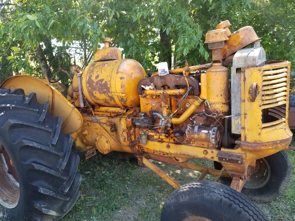 21) 1951 M-M UTS-LP Tractor