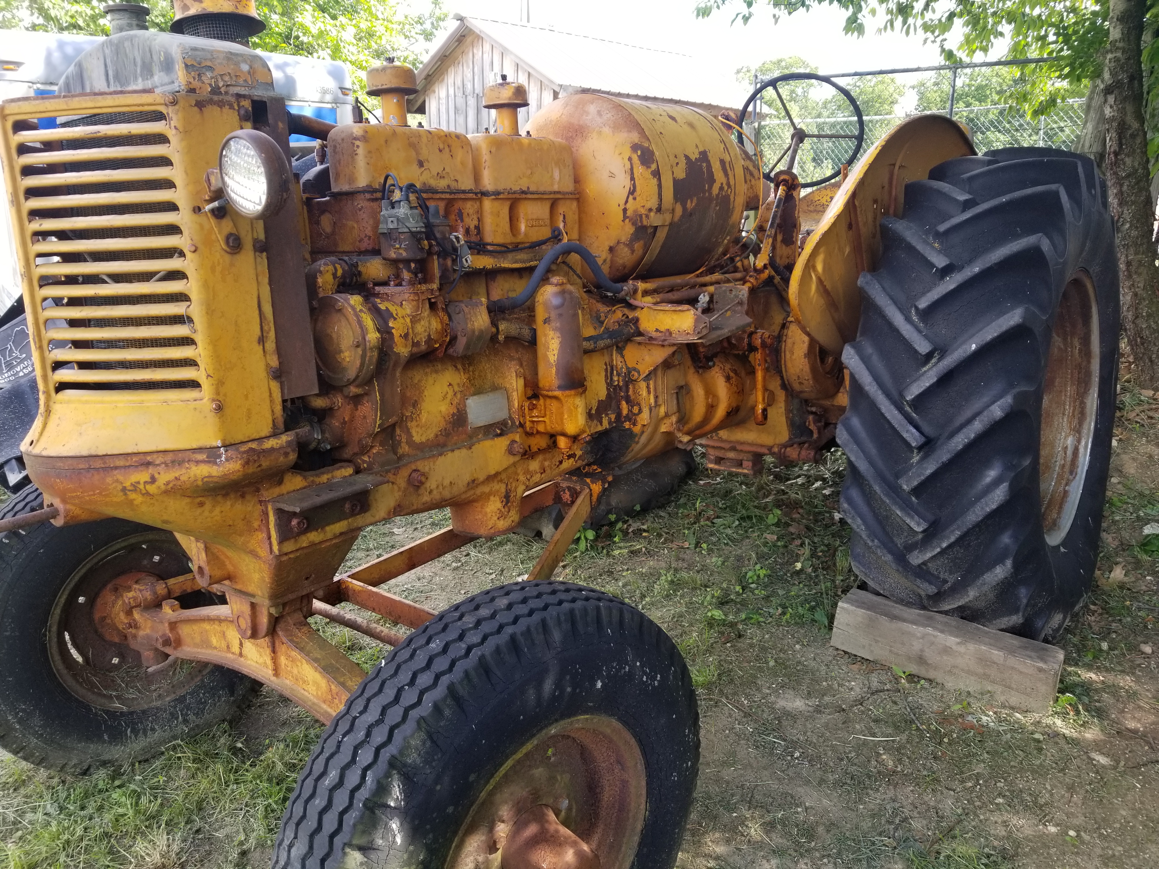 23a) 1951 M-M UTS-LP Tractor