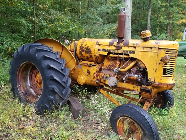 1) 1951 M-M UTS-LP Tractor