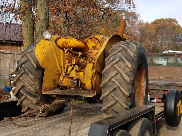 5b) 1951 M-M UTS-LP Tractor