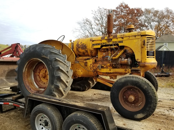 5d) 1951 M-M UTS-LP Tractor