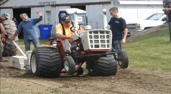 Photo of  Simplicity 9020 Garden Tractor