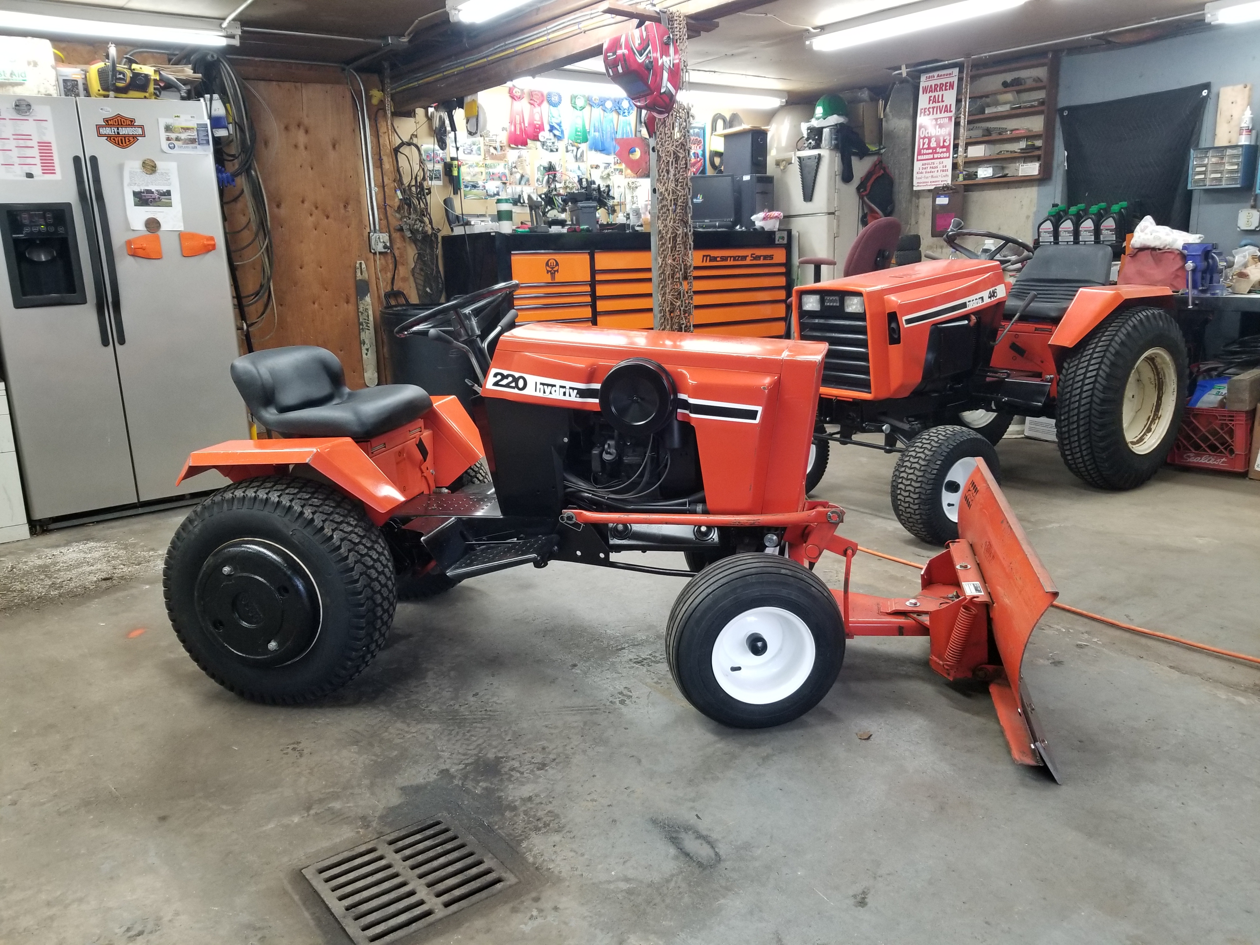 19) 220 Case Garden Tractor