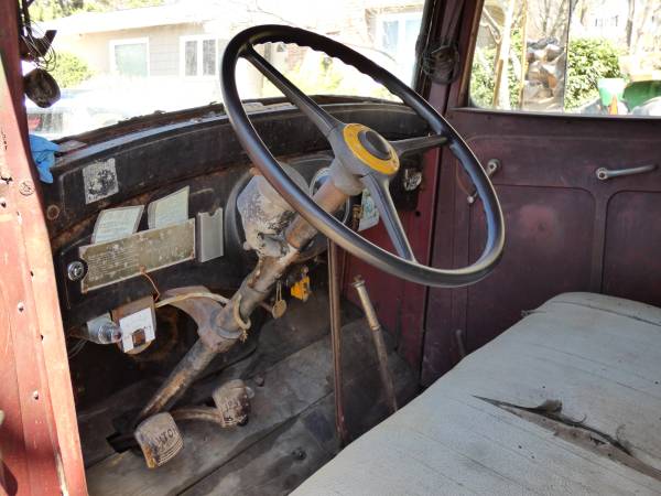 c) 1935 International C-30 Dump Truck