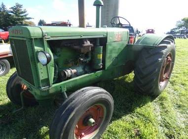 Photo of 1938 Oliver 99 Tractor