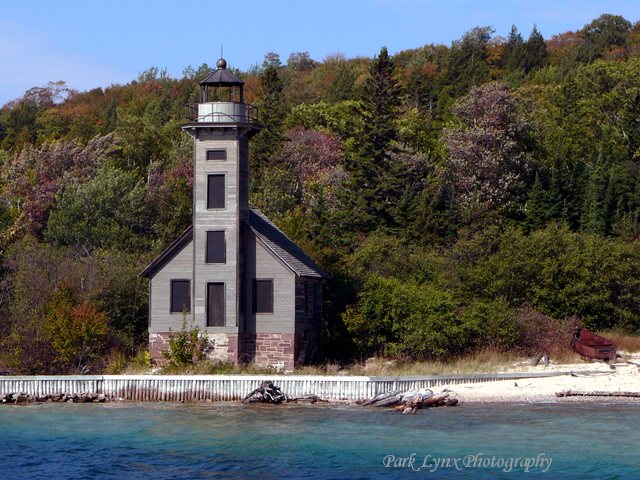 photo of Grand Island Lighthouse